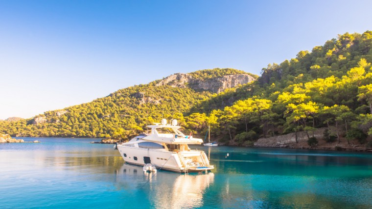 4 Reasons to Rent a Motor Yacht