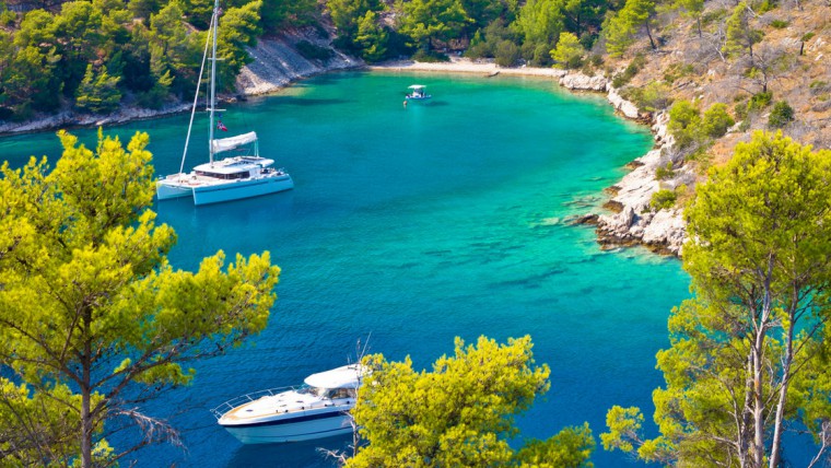 Reasons to enjoy pristine coves with a yacht