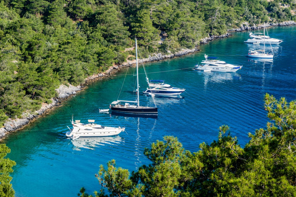Types of Luxury Yachts Available in Turkey