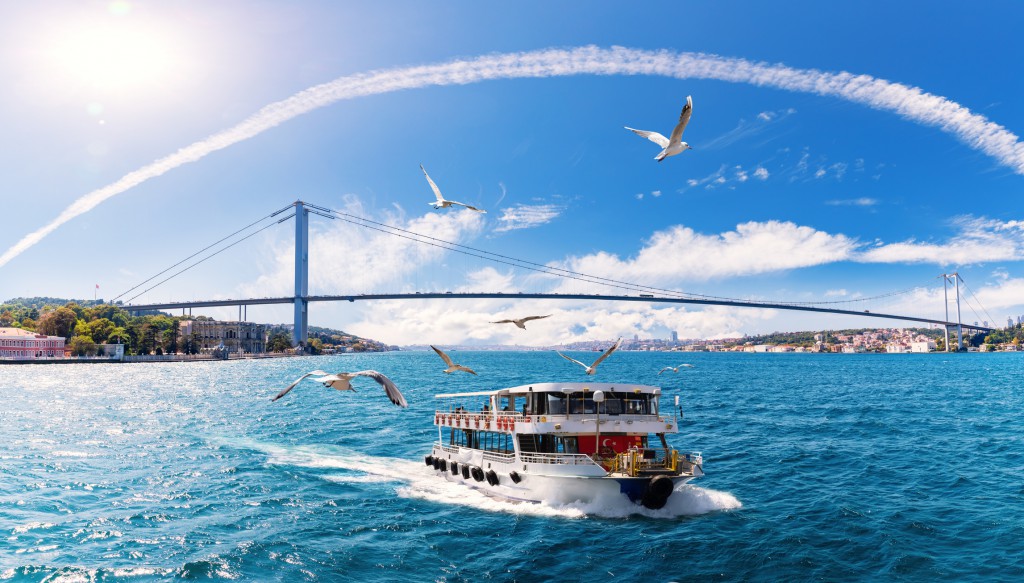 Hourly and daily yacht charter prices in the Bosphorus vary according to criteria such as yacht type, length and number of people.