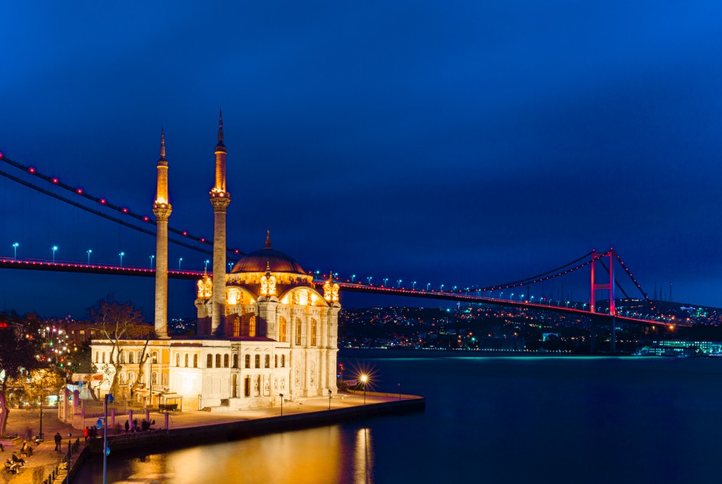Witness the unique view of the Bosphorus from the sea by chartering a boat & yacht in Istanbul.