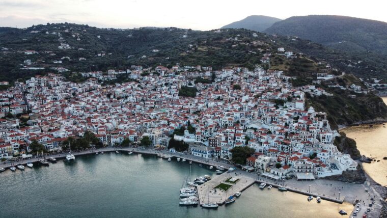 Guide to Yacht Chartering in Skopelos