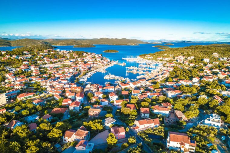 Yacht Charter Jezera Guide